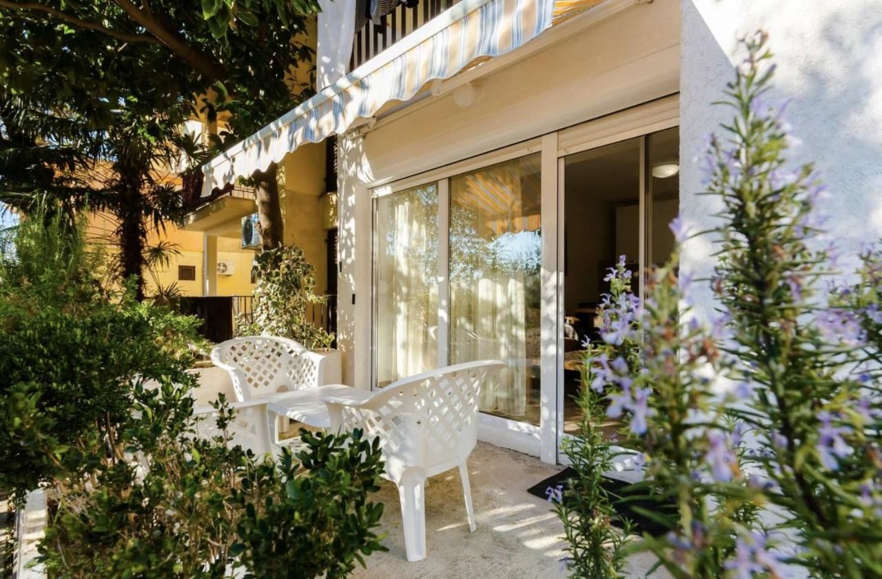 Апартаменты Mandarin Apartments Бечичи